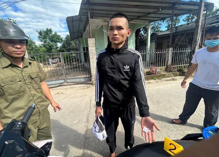 Đối tượng Tiến bị bắt quả tang cùng gói ma túy.