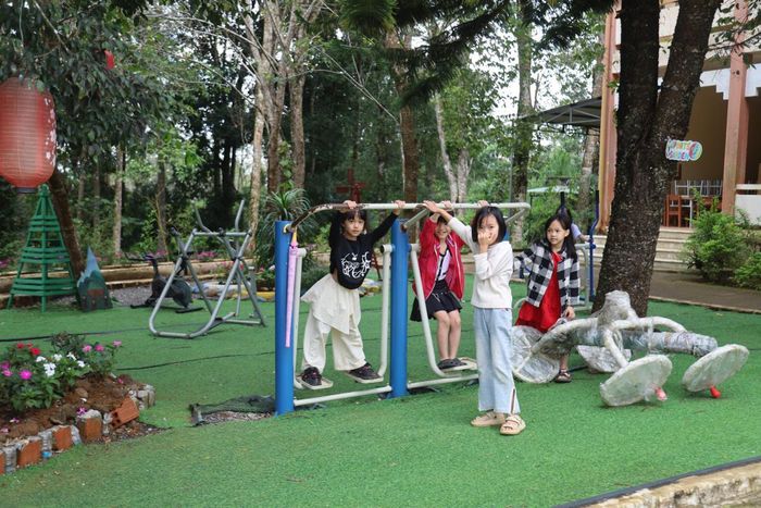 Việc sắp xếp được triển khai theo hướng giảm đầu mối nhưng không làm gián đoạn việc học tập, các chế độ, chính sách của học sinh.