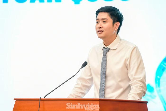 Phó Chủ tịch thường trực T.Ư Hội Sinh viên Việt Nam Lâm Tùng.