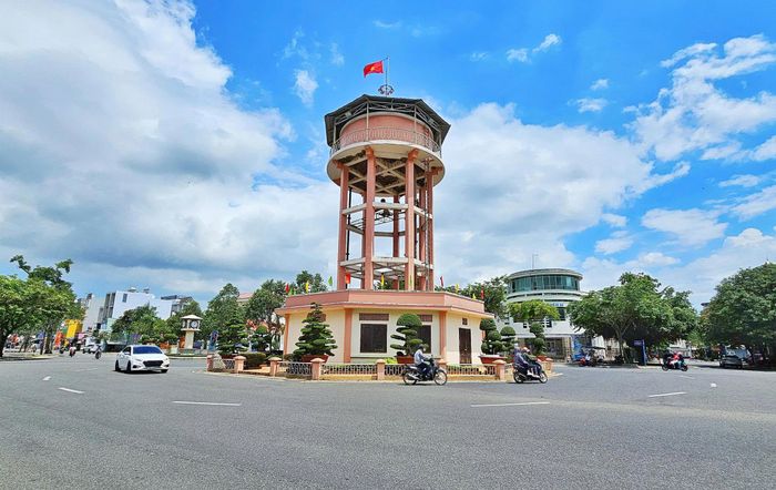Di tích Nhà Tròn nằm trên đường Cách Mạng Tháng Tám, phường Bà Rịa, TPHCM. Ảnh: MẠNH THẮNG