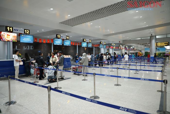 Nhiều quầy thông tin mới được trang bị phục vụ hành khách tại sân bay Liên Khương. Ảnh: ĐOÀN KIÊN