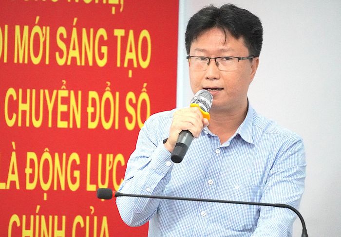  Ông Phạm Cao Khải, Trưởng phòng Phòng Quản lý Khoa học và Đào tạo, Ban Quản lý Khu Nông nghiệp Công nghệ cao TPHCM trình bày tham luận về nhu cầu của đơn vị. QUANG HUY 
