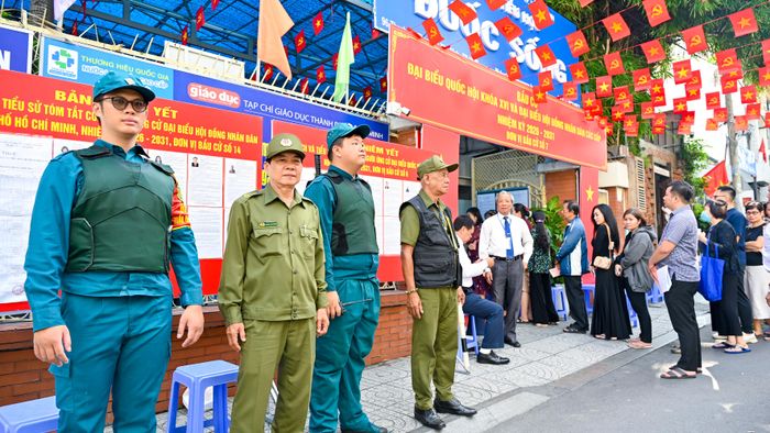  Lực lượng tham gia giữ gìn ANTT, bảo đảm an toàn cuộc bầu cử Đại biểu Quốc hội khóa XVI và Đại biểu HĐND các cấp nhiệm kỳ 2026-2031 tại khu vực bỏ phiếu số 7, phường Tân Định 