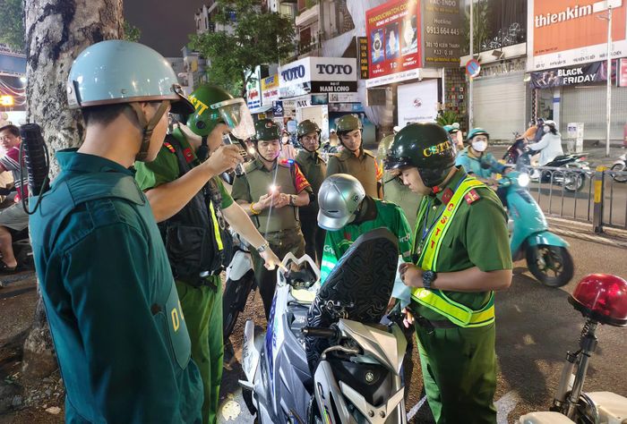  Công an phường Hòa Hưng tuần tra trên các tuyến đường 