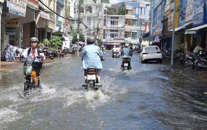  Đường Đề Thám (phường An Xuyên, tỉnh Cà Mau) - một trong những “điểm đen” thường xuyên bị ngập khi mưa lớn, triều cường 