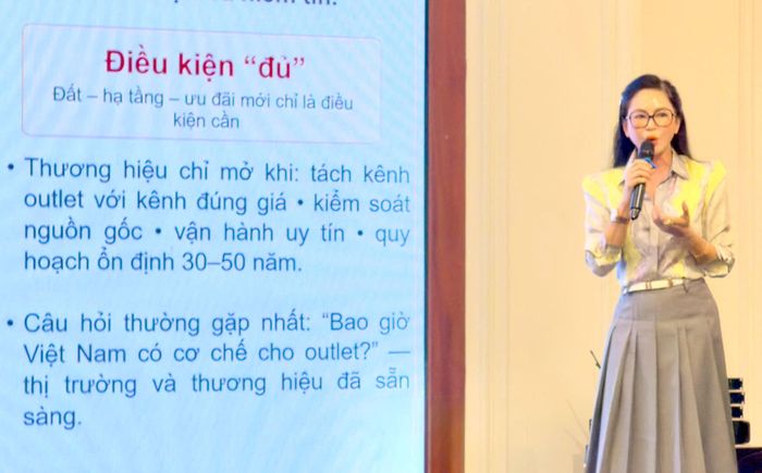 Bà Lê Hồng Thủy Tiên, Tổng Giám đốc IPPG phát biểu tại tọa đàm