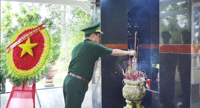 Lãnh đạo BĐBP tỉnh Gia Lai dâng hương tưởng niệm các Anh hùng liệt sĩ
