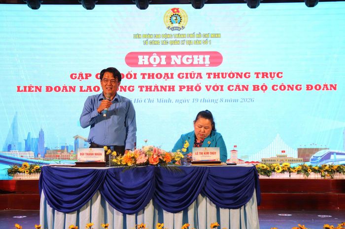  Chủ tịch LĐLĐ TPHCM Bùi Thanh Nhân phát biểu tại hội nghị. Ảnh: CẨM TUYẾT 