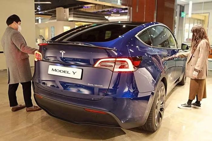 Model Y cũng là mẫu xe chiếm ưu thế trong doanh số của Tesla. Tổng cộng đã có 8.705 chiếc Tesla Model Y được bàn giao cho người Hàn trong tháng 7/2026.