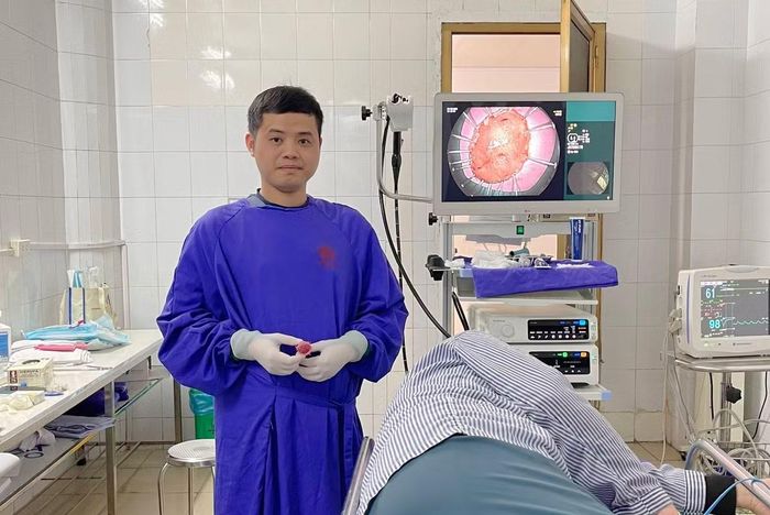 Nội soi bóc tách tổn thương cho bệnh nhân - Ảnh bVCC