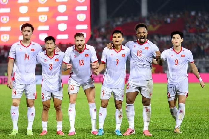 Trong khi đó, Hoàng Đức và Thành Long có thể đóng vai trò quan trọng trong việc giúp Việt Nam kiểm soát khu vực giữa sân. Ảnh: VFF.