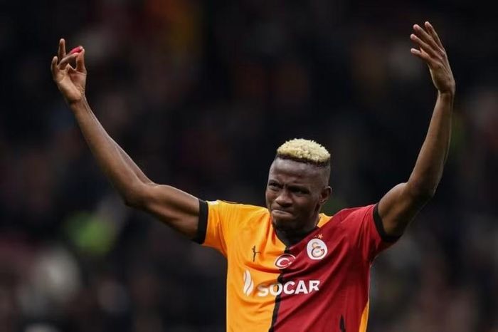 Ở tuyến trên, Man United cũng đã bắt đầu thăm dò khả năng chiêu mộ Victor Osimhen.