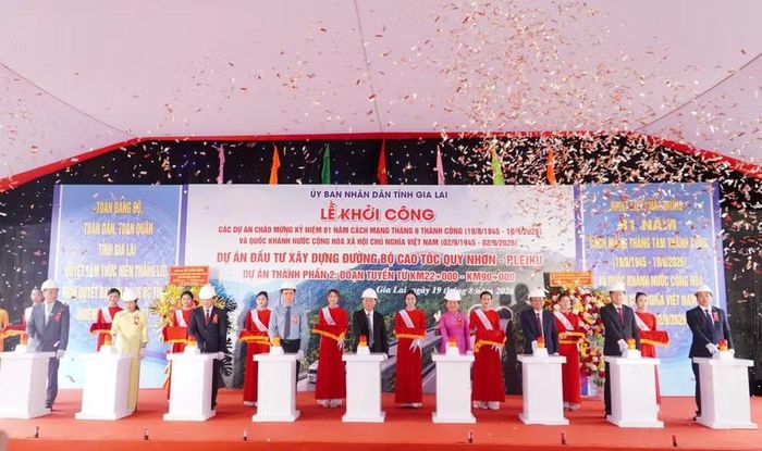 Dự án thành phần 2 dài 68km, tổng mức đầu tư khoảng 27.576 tỷ đồng được khởi công.
