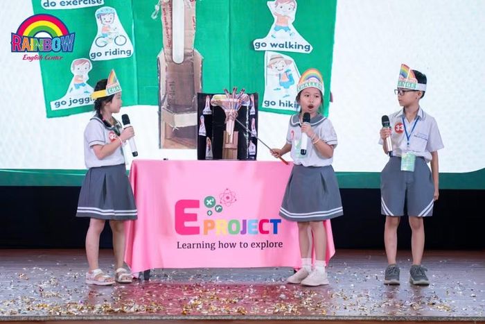 Học sinh Trường tiểu học Nguyễn Công Trứ (phường Bình Trị Đông, TPHCM) trong buổi học thuyết trình về tiếng Anh.