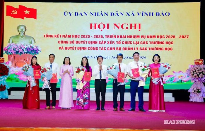 Xã Vĩnh Bảo tổ chức Hội nghị Tổng kết năm học và công bố các quyết định sắp xếp trường học các cấp.