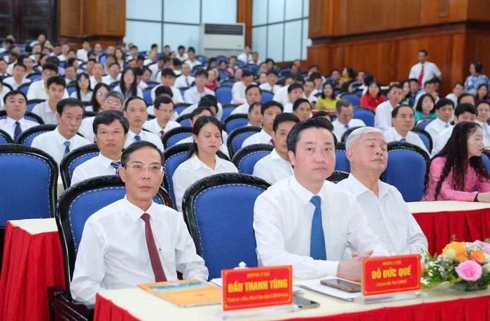 Các đại biểu dự hội nghị.