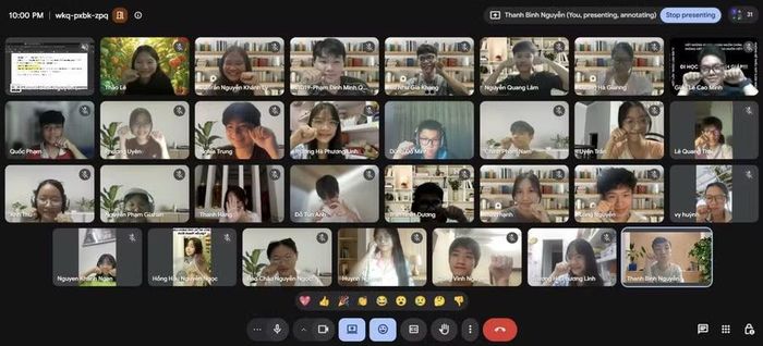 Lớp học địa lý online của Bình thu hút đông đảo học sinh. Ảnh: NVCC.