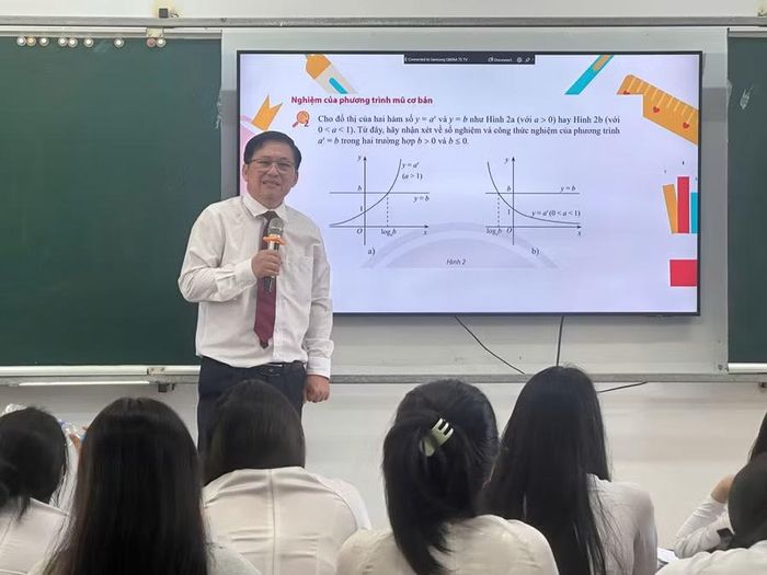 Thầy Vũ Ngọc Hòa - giáo viên Trường THPT Ngô Quyền (Đồng Nai) trong giờ Toán.