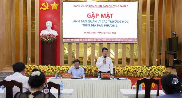 Lãnh đạo Đảng ủy, UBND phường Ea Kao ghi nhận và biểu dương tinh thần chủ động của cán bộ quản lý các trường học trên địa bàn.