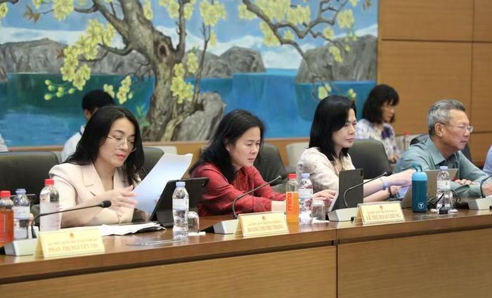Các đại biểu tham dự buổi thảo luận tổ.