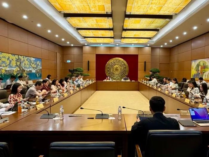 Quang cảnh buổi thảo luận tại Tổ 7, gồm Đoàn ĐBQH tỉnh Lâm Đồng và Nghệ An.
