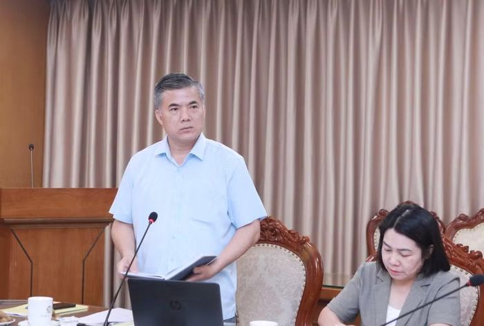 Ông Bùi Văn Linh - Phó Chánh Văn phòng Bộ GD&ĐT báo cáo tóm tắt về công tác cải cách hành chính của ngành Giáo dục thời gian qua.