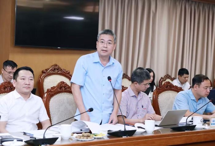 Đại diện các vụ/cục thuộc Bộ GD&ĐT trao đổi ý kiến.
