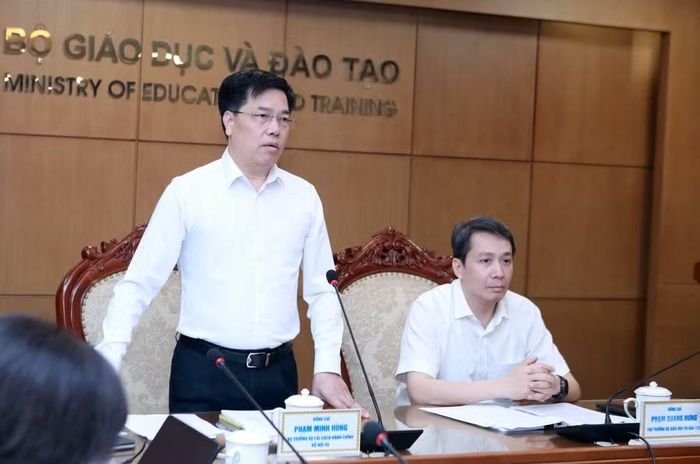 Ông Phạm Minh Hùng - Vụ trưởng Vụ Cải cách hành chính, Bộ Nội vụ chia sẻ tại cuộc làm việc.