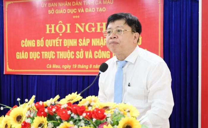 Ông Nguyễn Văn Nguyên, Giám đốc Sở GD&ĐT Cà Mau phát biểu tại buổi lễ.