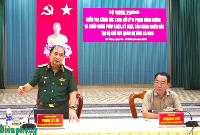 Thượng tướng Phùng Sĩ Tấn phát biểu kết luận kiểm tra. Ảnh: Lê Khoa