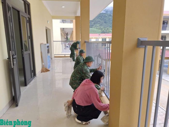 Những dãy phòng học, khu nội trú mới tại các xã biên giới từng bước hoàn thiện, tạo điều kiện để học sinh được học tập, ăn ở trong môi trường khang trang, đồng bộ hơn. Ảnh: Vũ Hậu