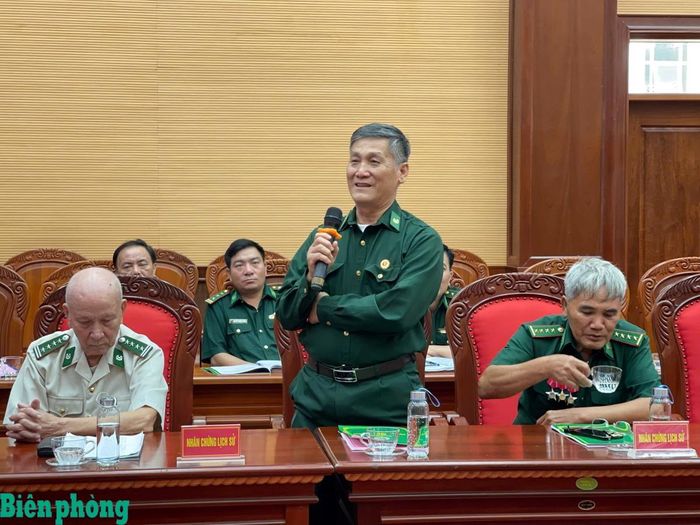 Nhân chứng lịch sử trực tiếp tham gia chiến đấu thảo luận tại hội thảo. Ảnh: Công Cường