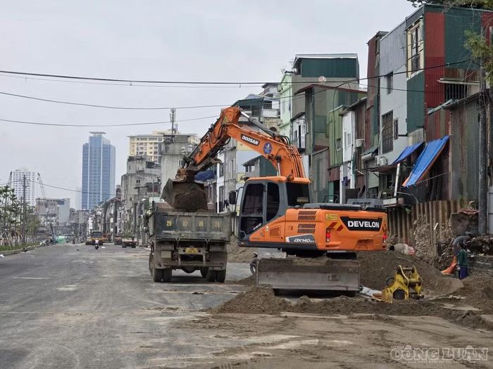 Theo tiến độ dự kiến, Ban Quản lý dự án phấn đấu hoàn thành thông xe kỹ thuật phần đường vào ngày 2/9/2026; 02 cầu vượt hoàn thành trước ngày 31/12/2026. Ảnh: Hà Đương
