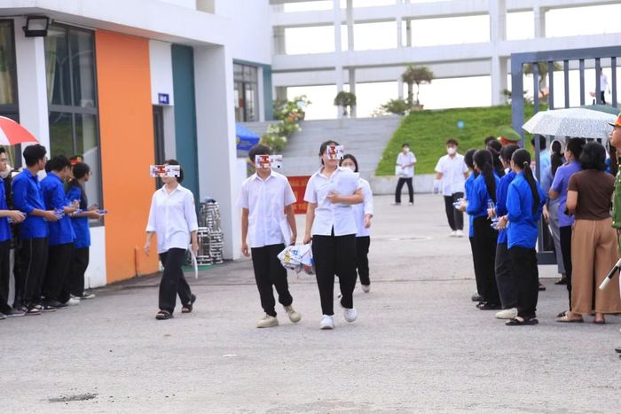 Thí sinh dự đợt thi lại Kỳ thi Tốt nghiệp THPT 2026 tại trường chuyên Tuyên Quang (ảnh: Phú Nguyễn)