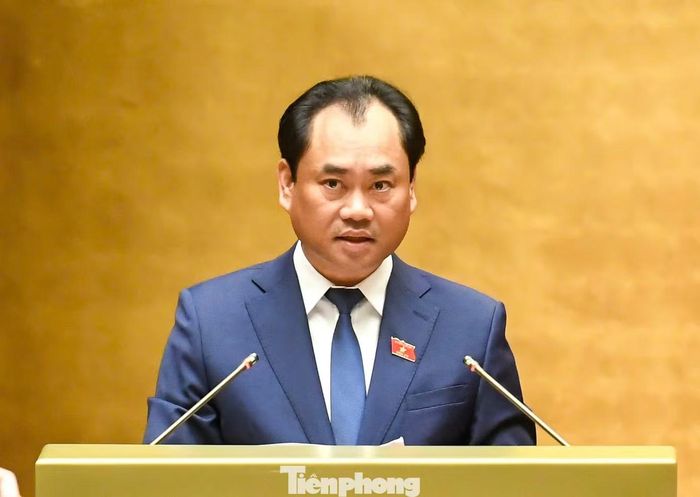Bộ trưởng Bộ Nông nghiệp và Môi trường Trịnh Việt Hùng.