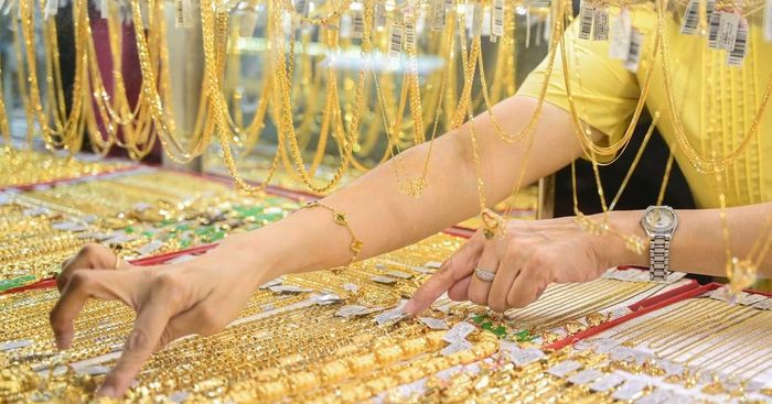 Giá vàng trong nước đồng loạt giảm mạnh.