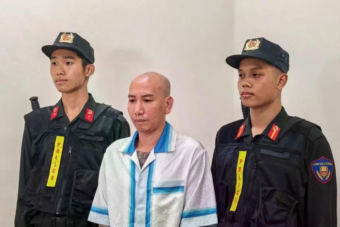 Huấn Hoa Hồng và Phú Lê "sa lưới".