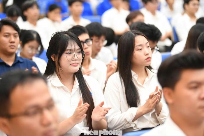 Đông đảo cán bộ Hội Sinh viên Việt Nam có mặt tại trường Đại học Kiến trúc Hà Nội để tham gia hội nghị tập huấn.