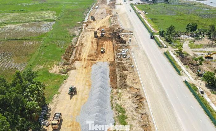 Trao đổi với PV Tiền Phong, đại diện Ban Quản lý dự án đầu tư xây dựng các công trình dân dụng và công nghiệp Thanh Hóa cho biết, đến thời điểm giữa tháng 8, dự án cơ bản đáp ứng đúng tiến độ đề ra, đạt hơn 50% khối lượng. Dự kiến đến tháng 3/2027, công trình sẽ hoàn thiện và đưa vào sử dụng.