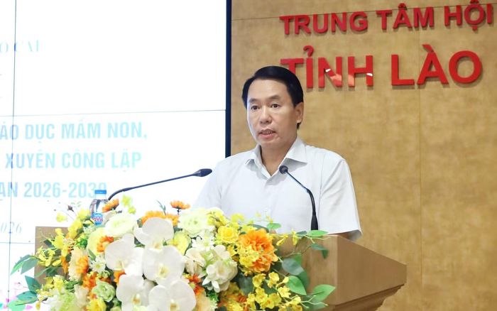 Lãnh đạo Sở Giáo dục và Đào tạo tỉnh Lào Cai trình bày Đề án. Ảnh: Nguyễn Hiên.
