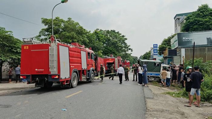 Lực lượng chữa cháy có mặt tại hiện trường.