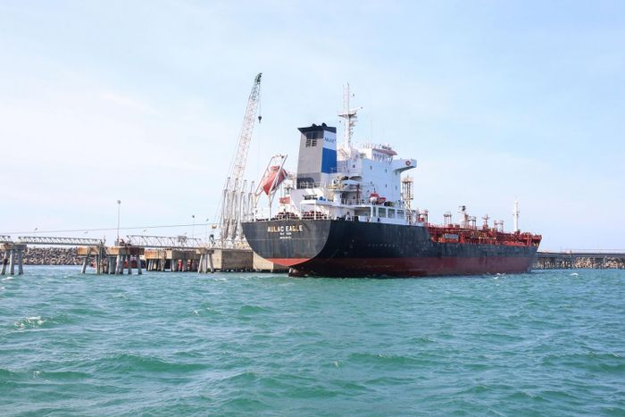 BSR xuất bán xăng E10 cho khách hàng bằng đường biển.