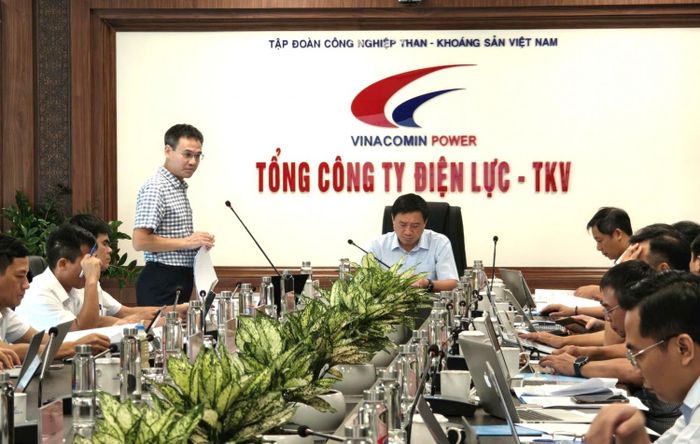 Tổng giám đốc Tổng công ty Điện lực - TKV Bùi Minh Tân báo cáo kế hoạch, kỹ thuật công nghệ sản xuất điện 6 tháng đầu năm 2026 và kế hoạch năm 2027.