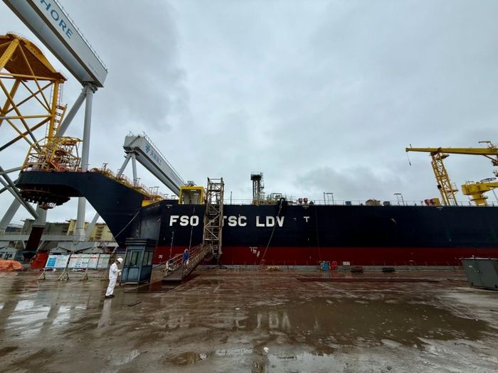 Tại dự án FSO PTSC Lạc Đà Vàng, PTSC đồng thời tham gia đầu tư, giữ vai trò chủ sở hữu và trực tiếp tổ chức thực hiện hợp đồng EPCI, bao quát từ thiết kế, mua sắm, đóng mới, tích hợp hệ thống đến vận chuyển và lắp đặt FSO ngoài khơi.
