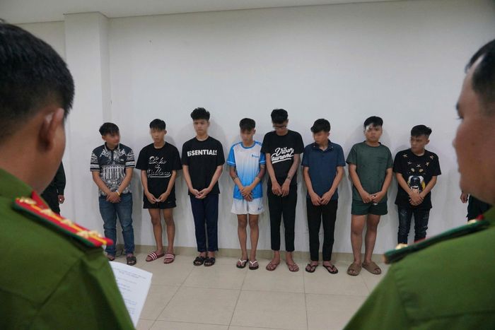 Khởi tố nhóm thanh thiếu niên mang hung khí, lạng lách gây náo loạn đường phố Huế.