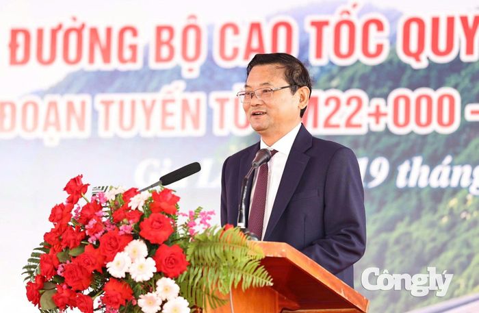 Ông Nguyễn Tự Công Hoàng - Phó Chủ tịch UBND tỉnh Gia Lai nhấn mạnh: tiến độ thực hiện của Dự án thành phần 2 mang tính quyết định trực tiếp đến thời điểm đưa toàn bộ tuyến cao tốc Quy Nhơn – Pleiku.