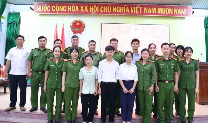 Tại lễ ra mắt, đơn vị trao hỗ trợ cho mỗi cháu 1 triệu đồng; tổng số tiền hỗ trợ hai cháu trong quý 2 và quý 3 là 3 triệu đồng, cùng sách vở và dụng cụ học tập nhân dịp năm học mới.