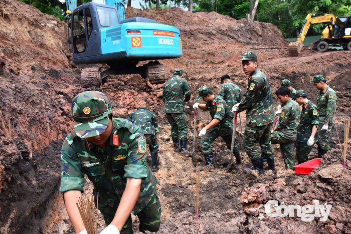 Tìm thấy 11 bộ hài cốt liệt sĩ tại Công viên Lê Thị Riêng.