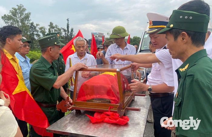 Lễ đón nhận, truy điệu và an táng hài cốt liệt sĩ Đặng Văn Thủy sau hơn 41 năm an nghỉ nơi đất khách quê người.