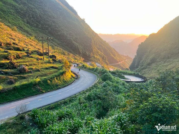 Hành trình đổi thay của những bản làng hôm nay chính là sự tiếp nối chặng đường đã được mở ra từ mùa thu năm 1945. Ảnh: Phạm Bình Minh